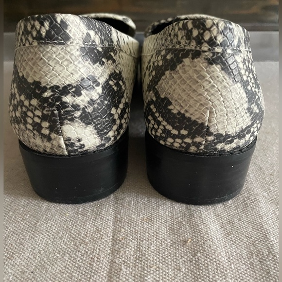 🐍Bleecker & Bond python print buckle Loafers sz 9.5 - Picture 5 of 9